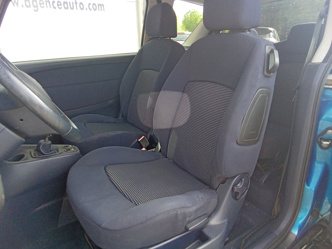 Peugeot 1007 — 12