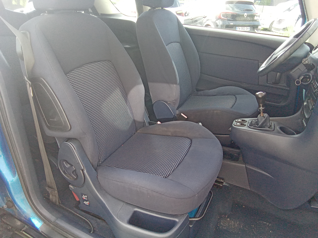 Peugeot 1007 — 13