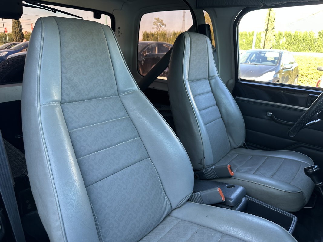 Jeep Wrangler — 11