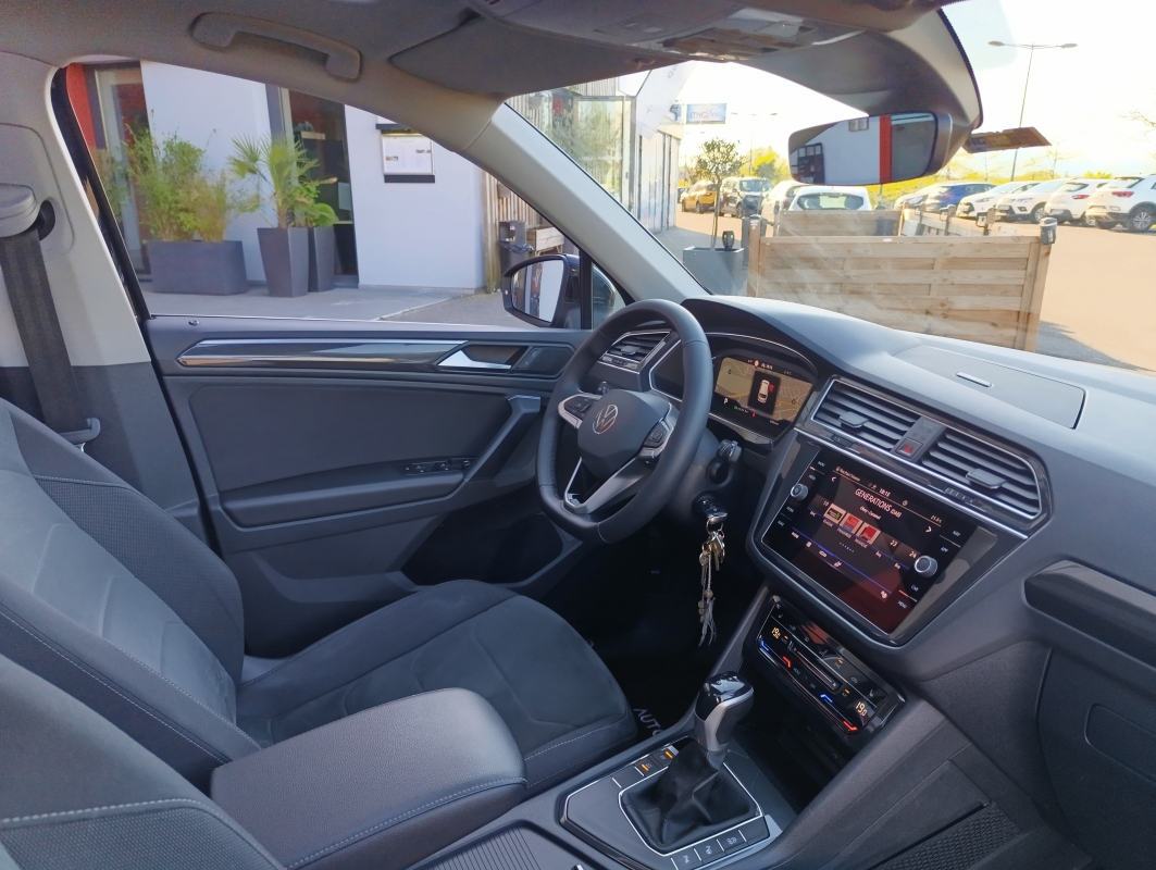 Volkswagen Tiguan — 14