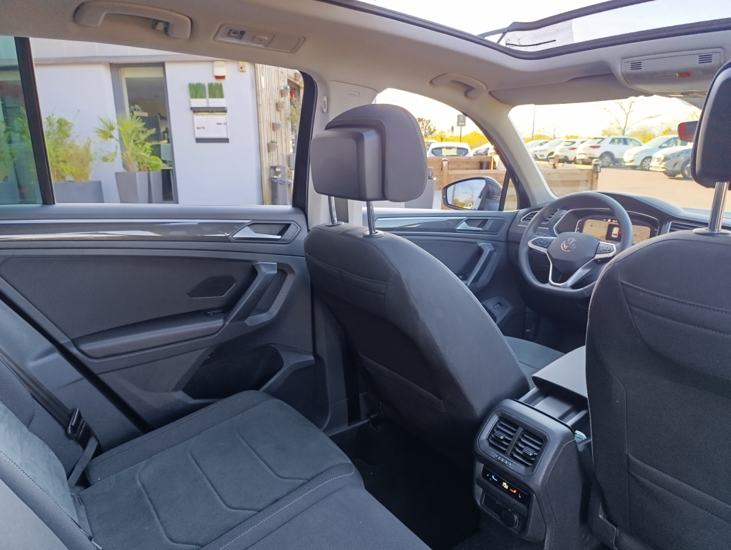 Volkswagen Tiguan — 15