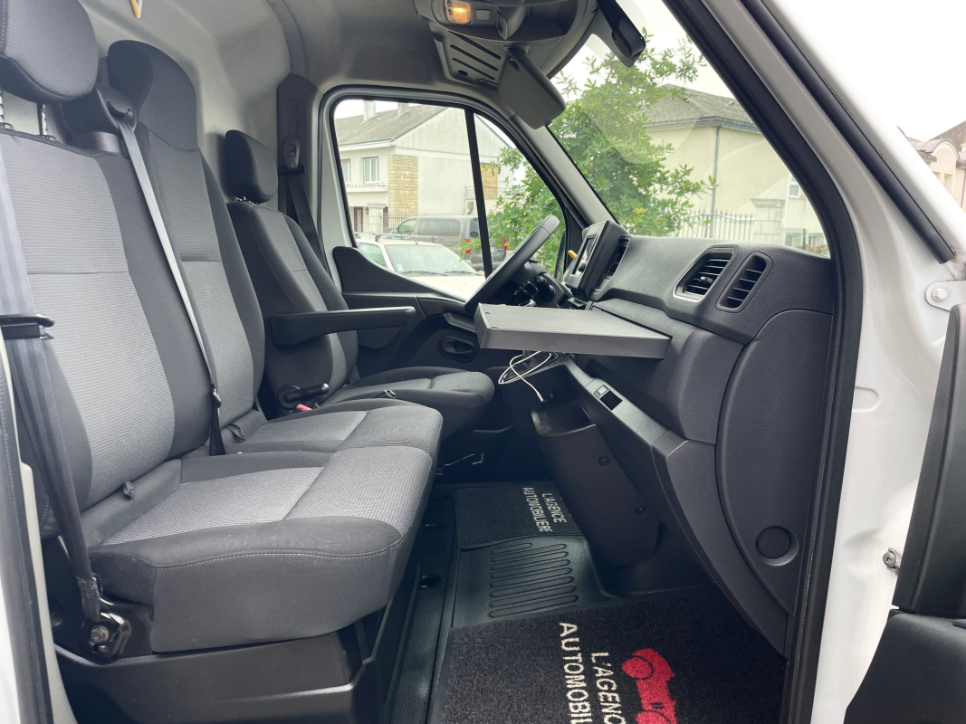 Renault Master — 12