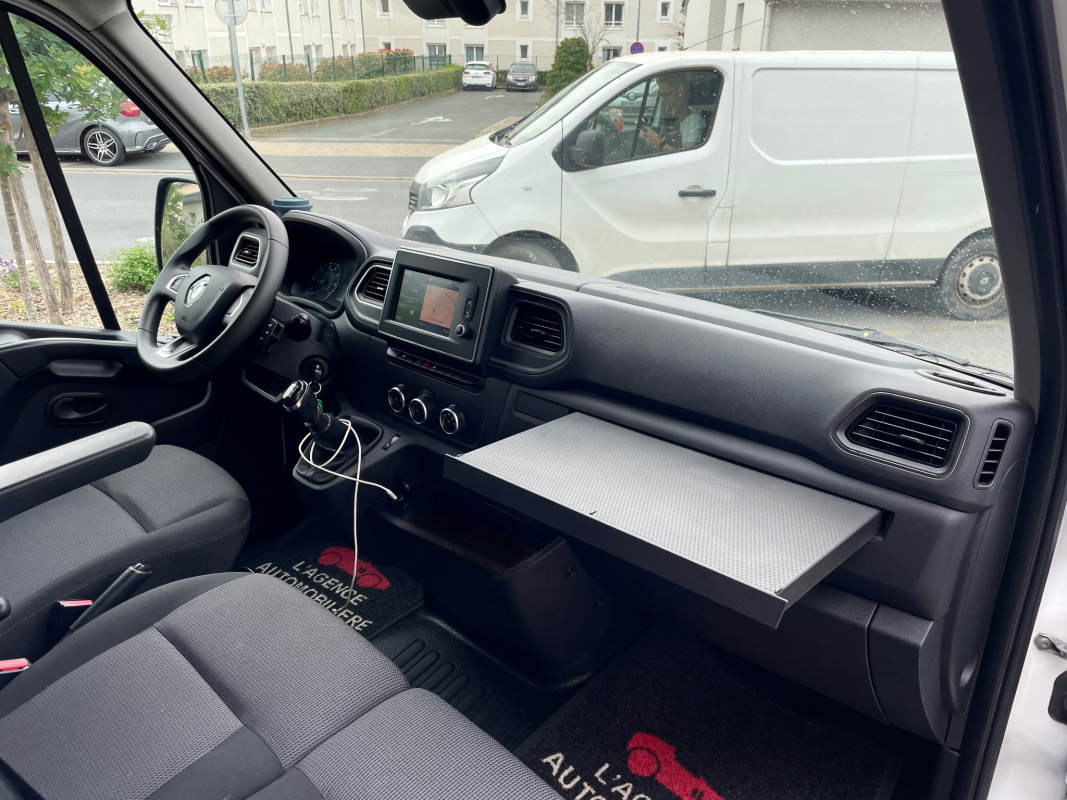 Renault Master — 10