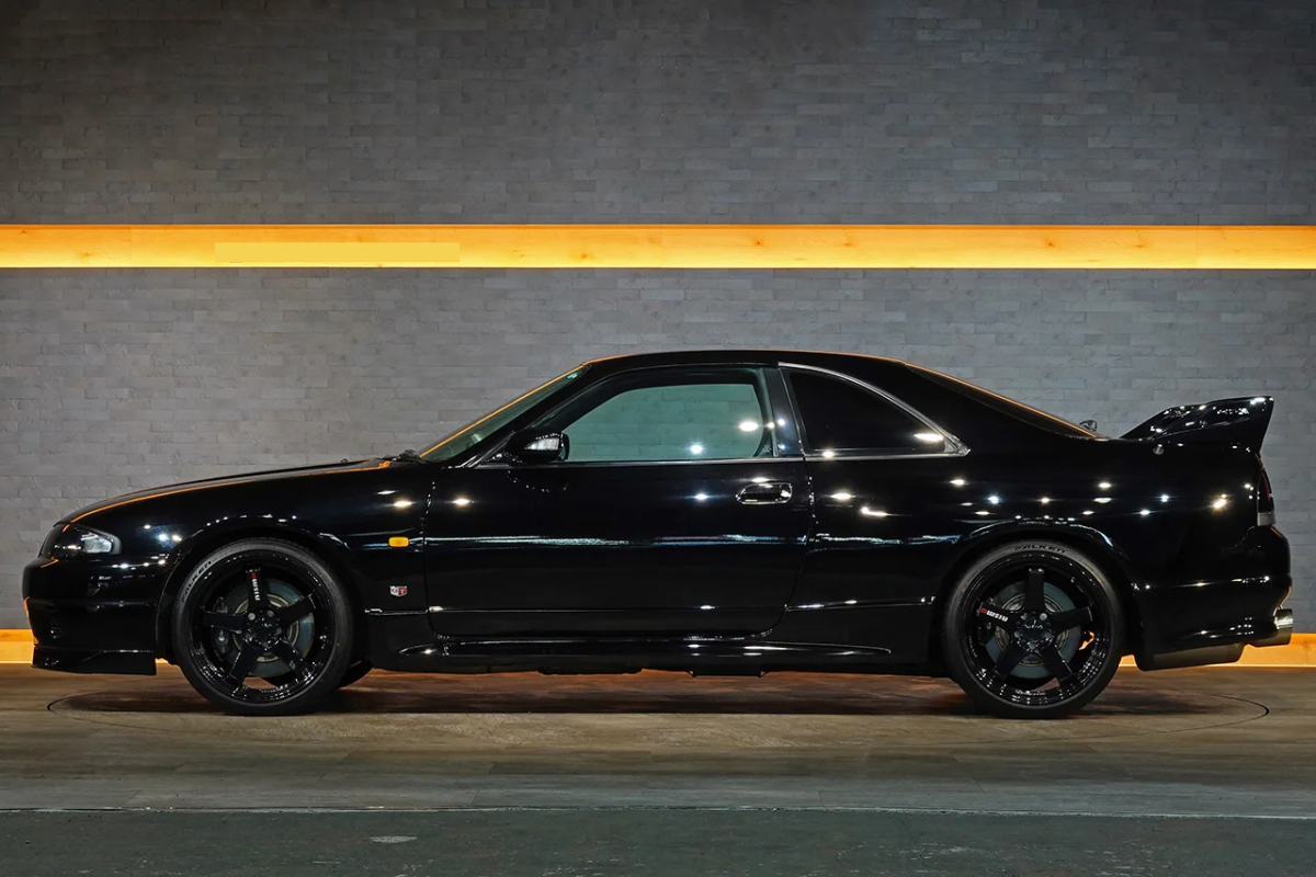 Nissan Skyline — 4