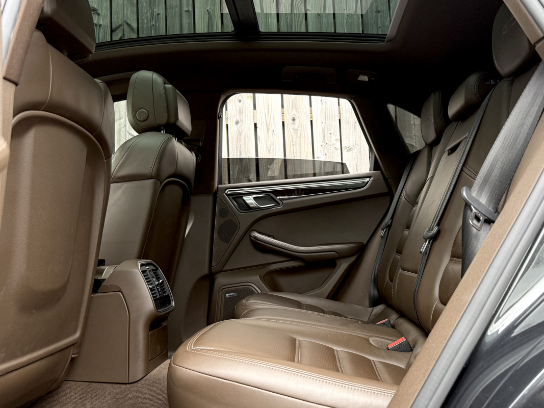 Porsche Macan — 8