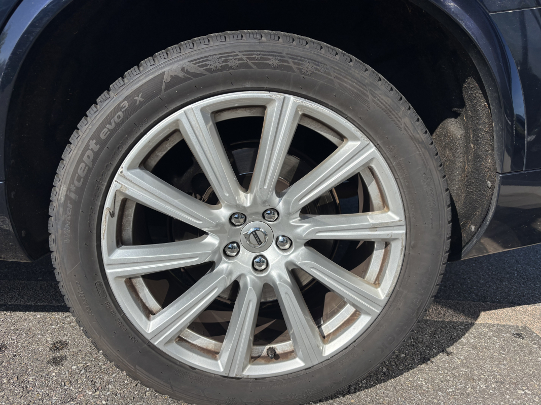 Volvo XC90 — 28