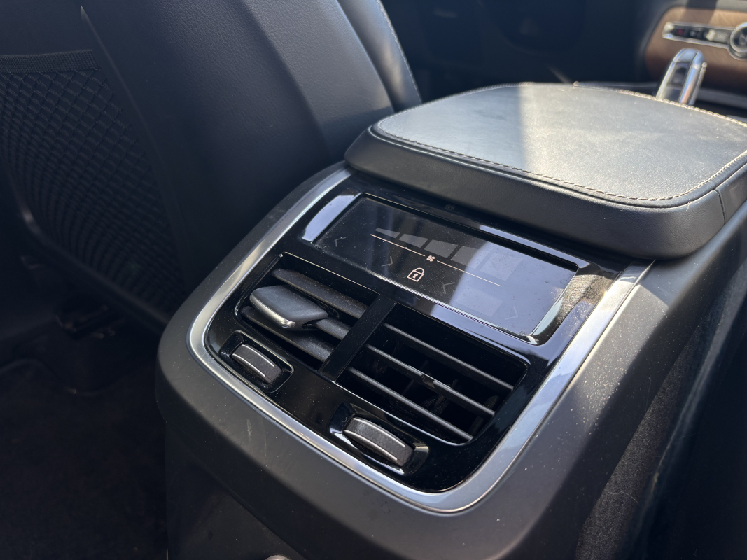 Volvo XC90 — 24