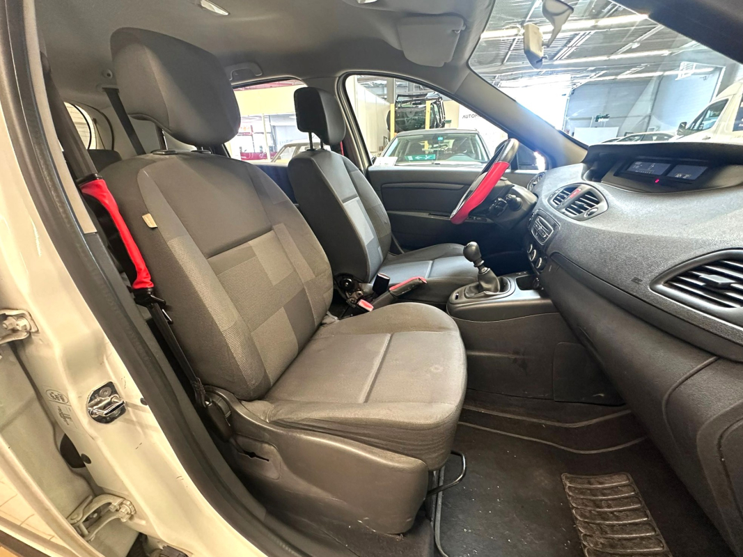Renault Scenic — 12