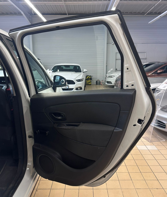 Renault Scenic — 23