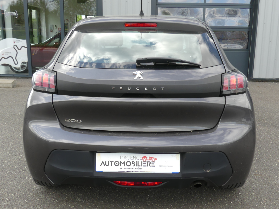 Peugeot 208 — 4
