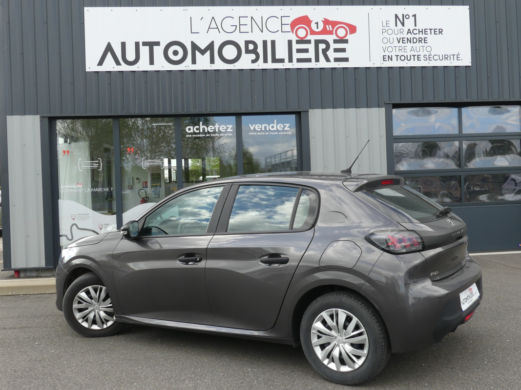 Peugeot 208 — 3