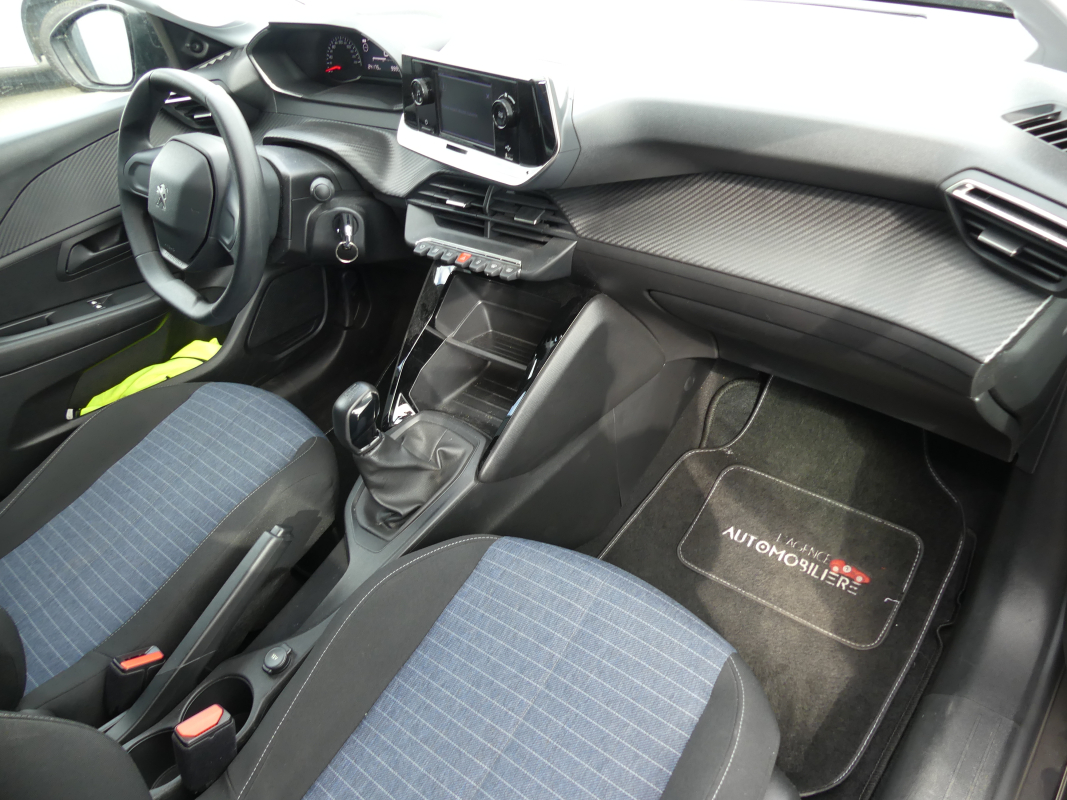 Peugeot 208 — 14