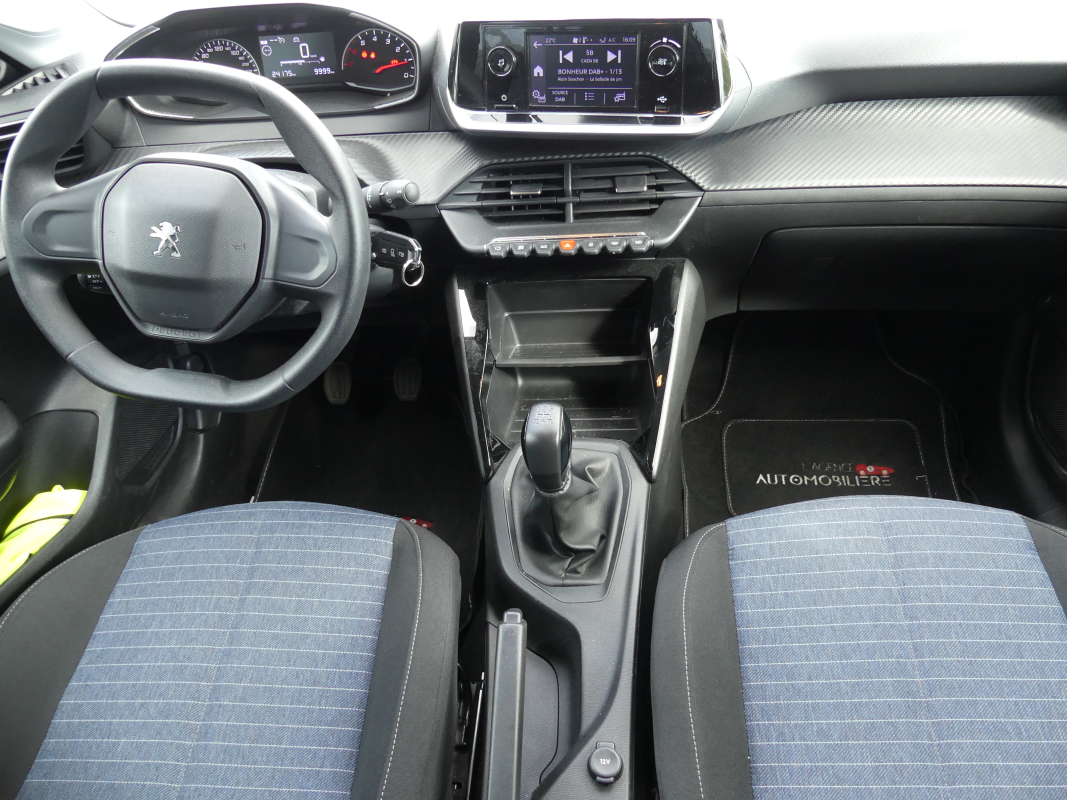 Peugeot 208 — 15