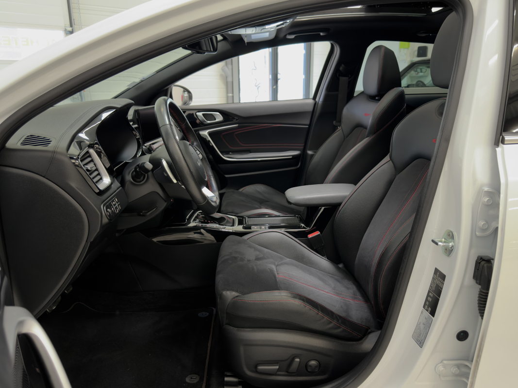 Kia ProCeed — 12
