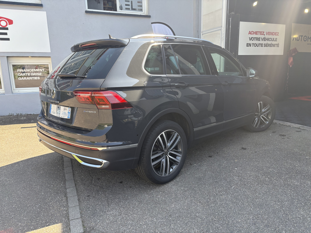 Volkswagen Tiguan — 2