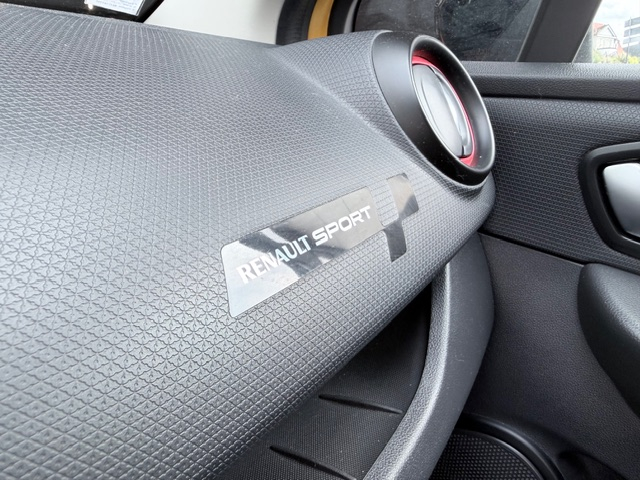 Renault Clio — 17