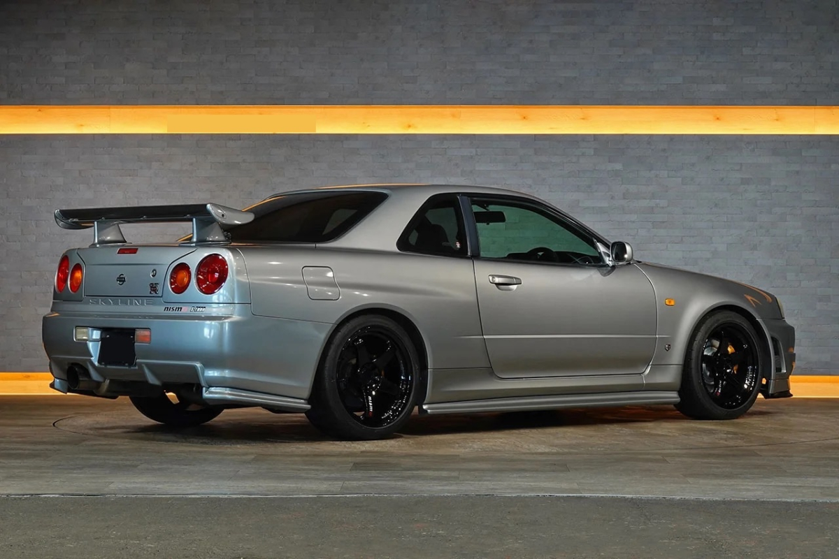Nissan Skyline — 2