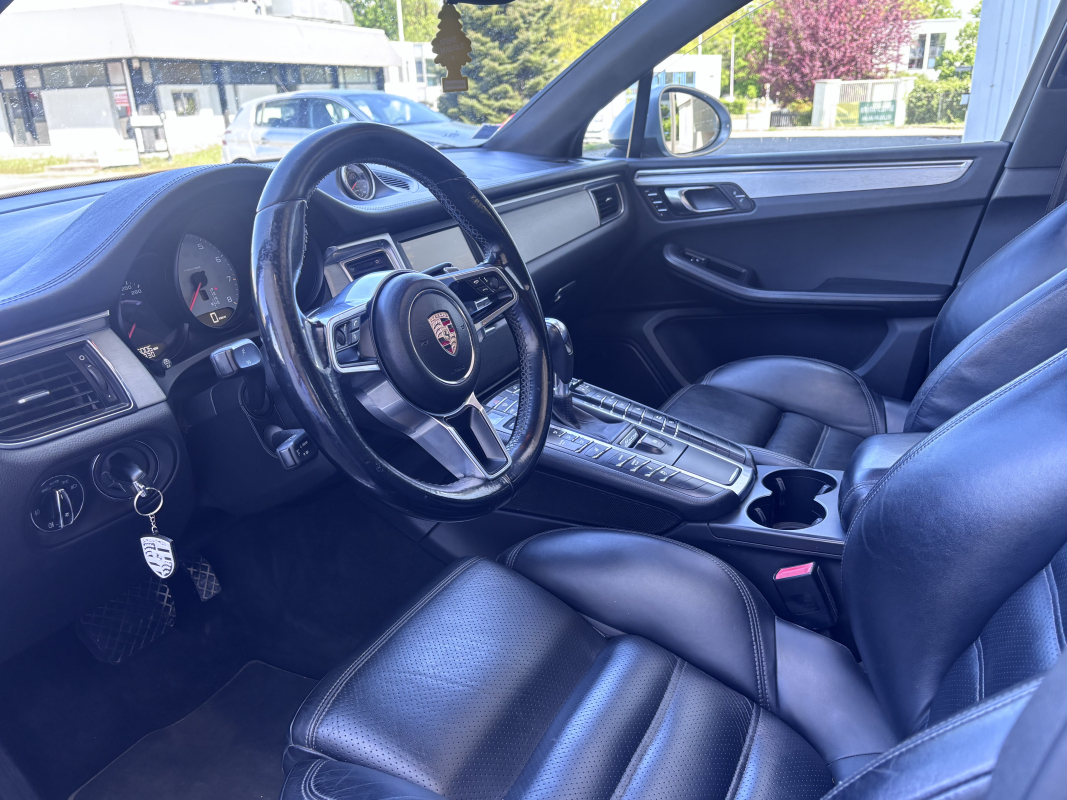 Porsche Macan — 11