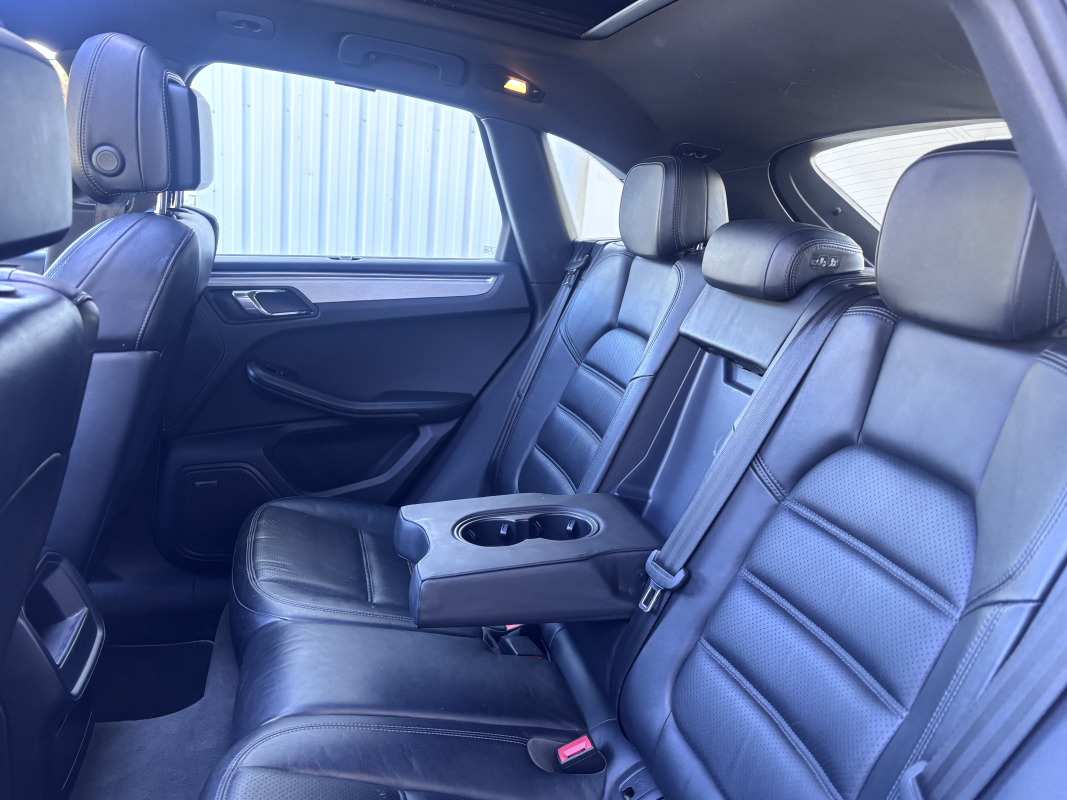 Porsche Macan — 18