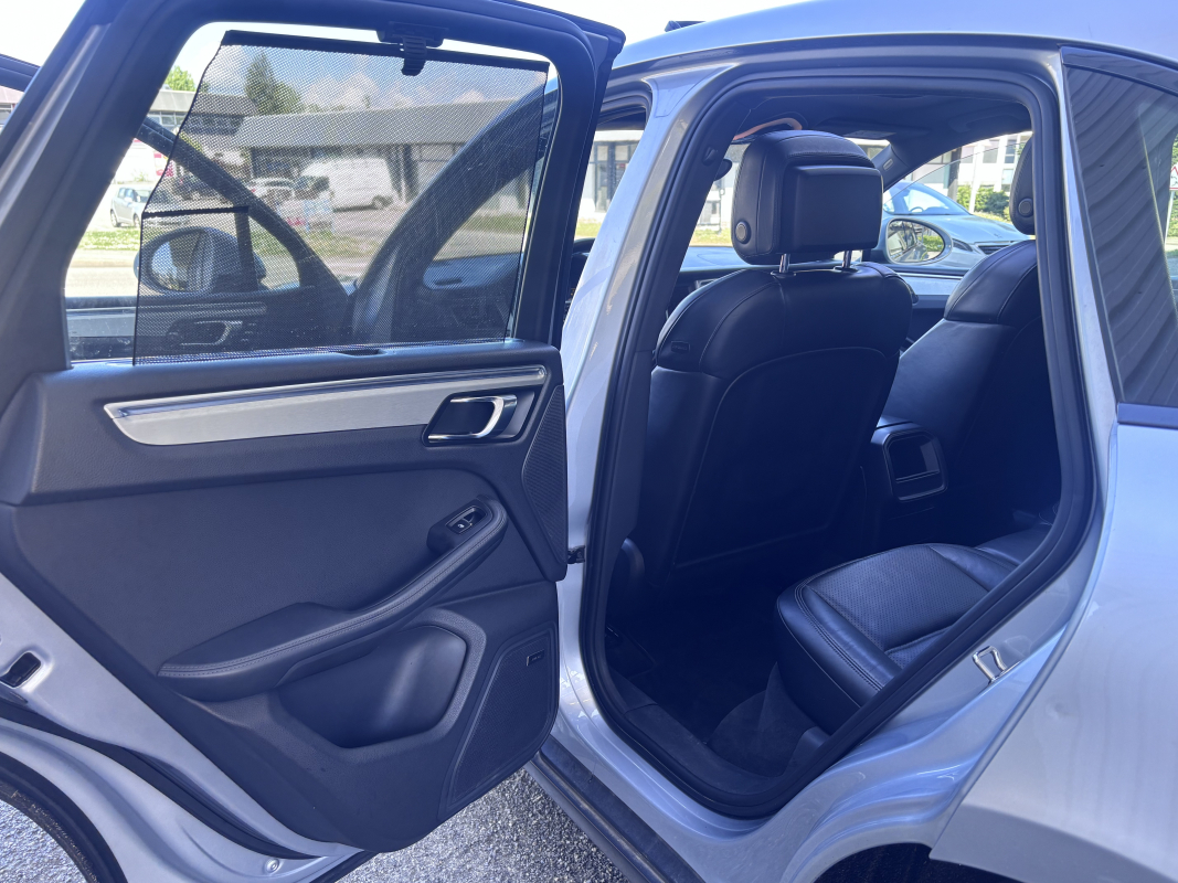 Porsche Macan — 17