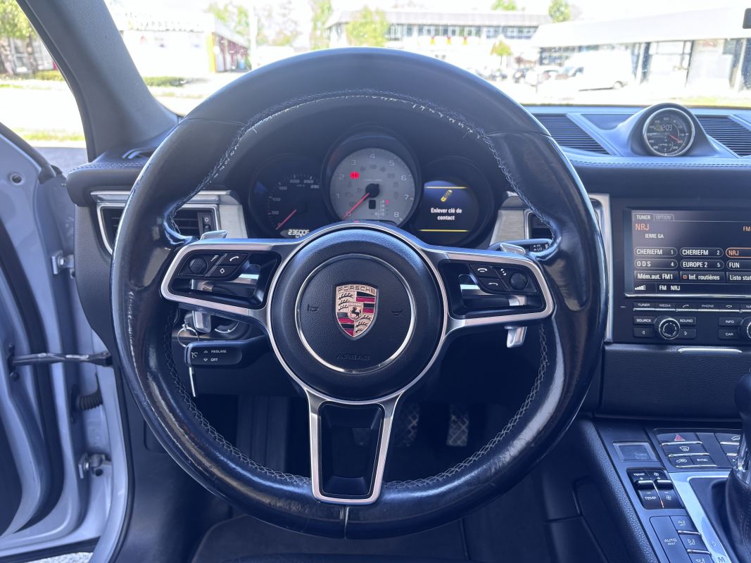 Porsche Macan — 12