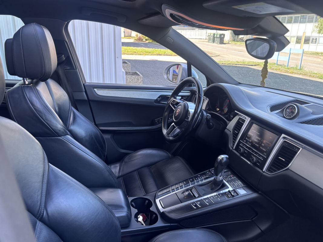 Porsche Macan — 16
