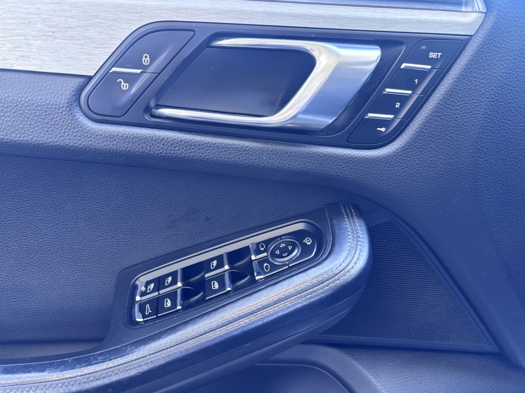 Porsche Macan — 22