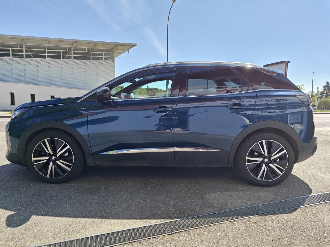 Peugeot 3008 HYbrid4 — 4