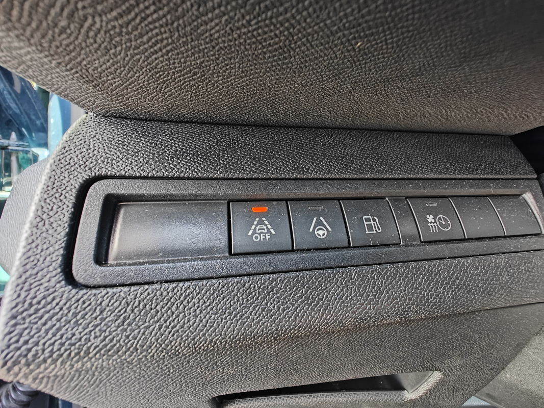 Peugeot 3008 HYbrid4 — 34