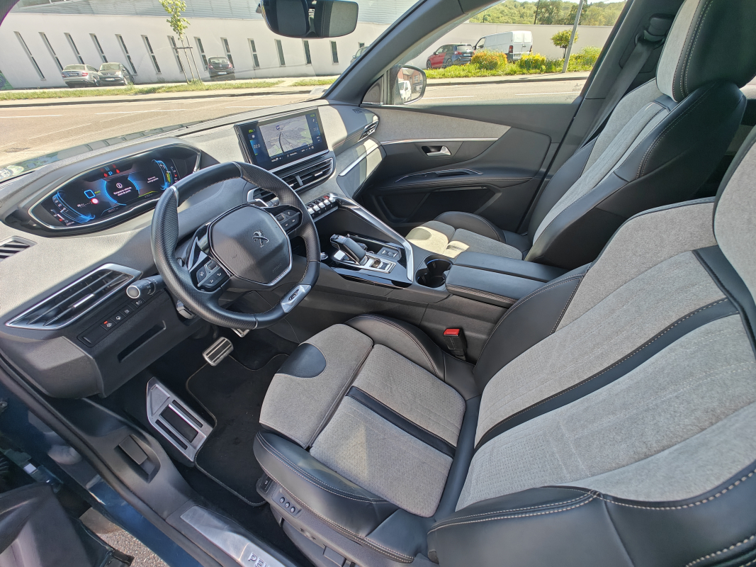 Peugeot 3008 HYbrid4 — 11