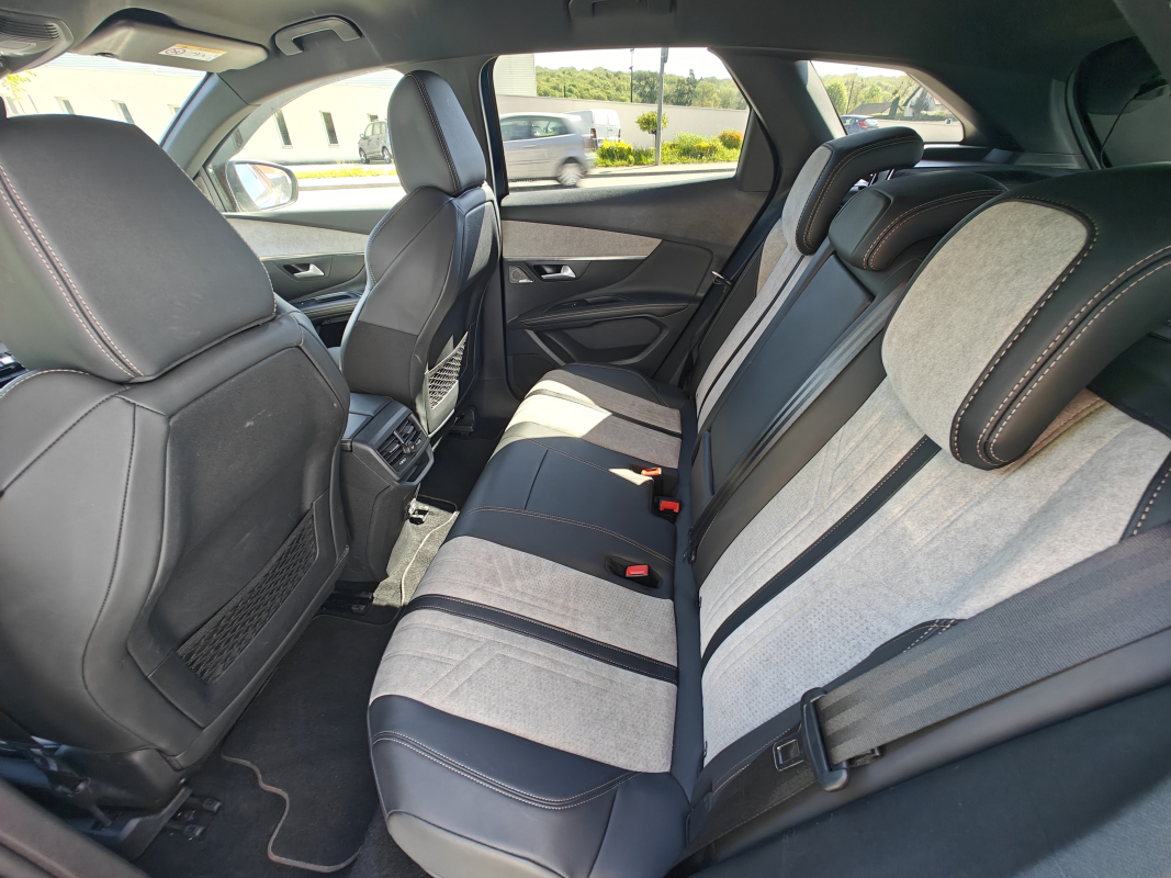 Peugeot 3008 HYbrid4 — 12