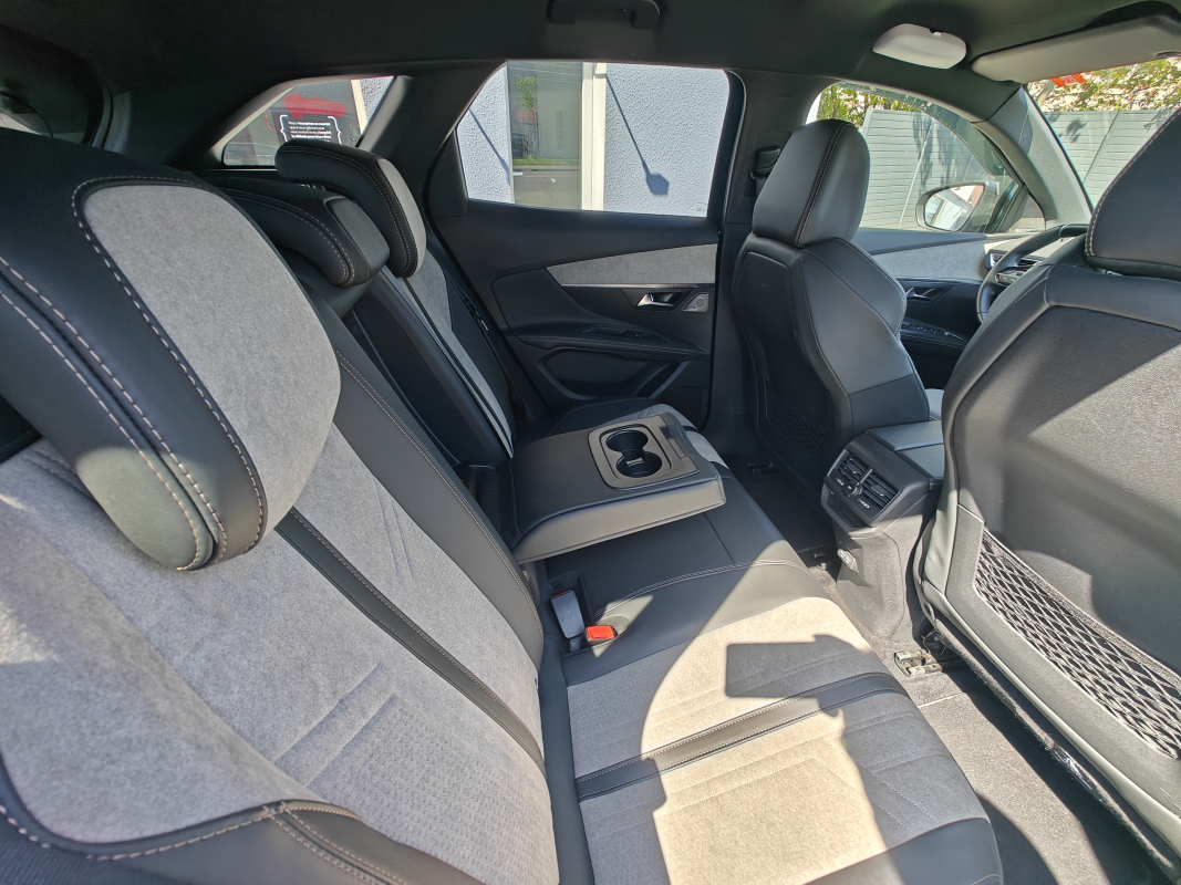 Peugeot 3008 HYbrid4 — 13