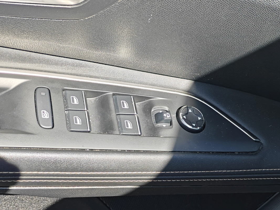 Peugeot 3008 HYbrid4 — 31