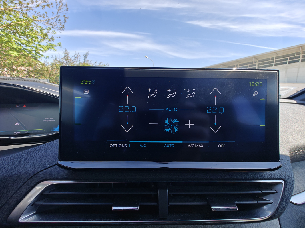 Peugeot 3008 HYbrid4 — 25