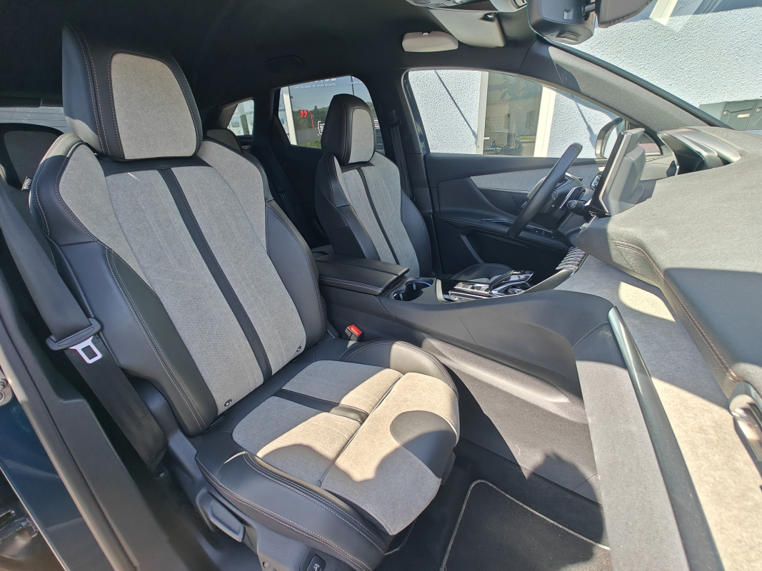 Peugeot 3008 HYbrid4 — 16