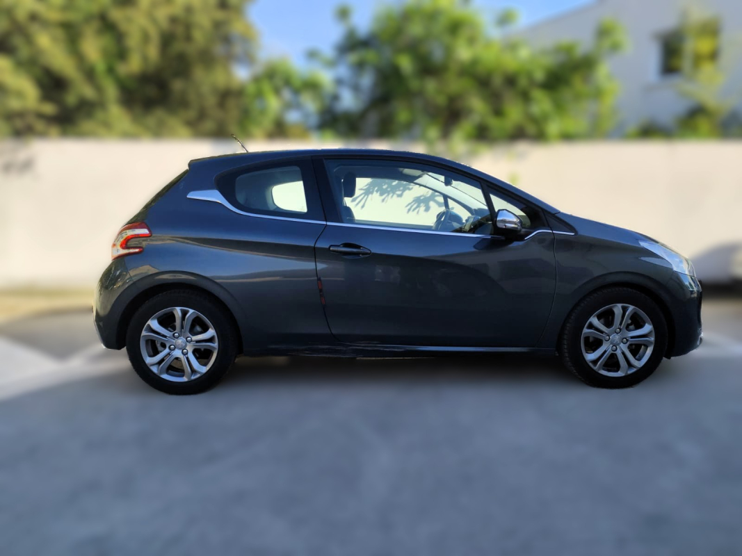 Peugeot 208 — 6