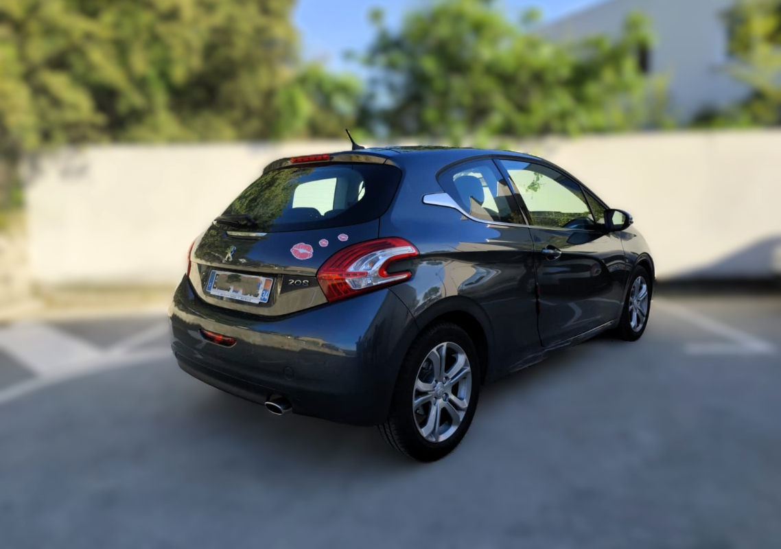 Peugeot 208 — 5