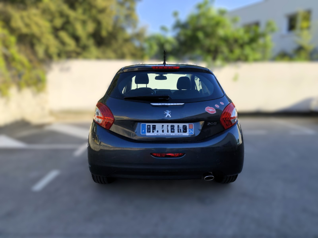 Peugeot 208 — 4