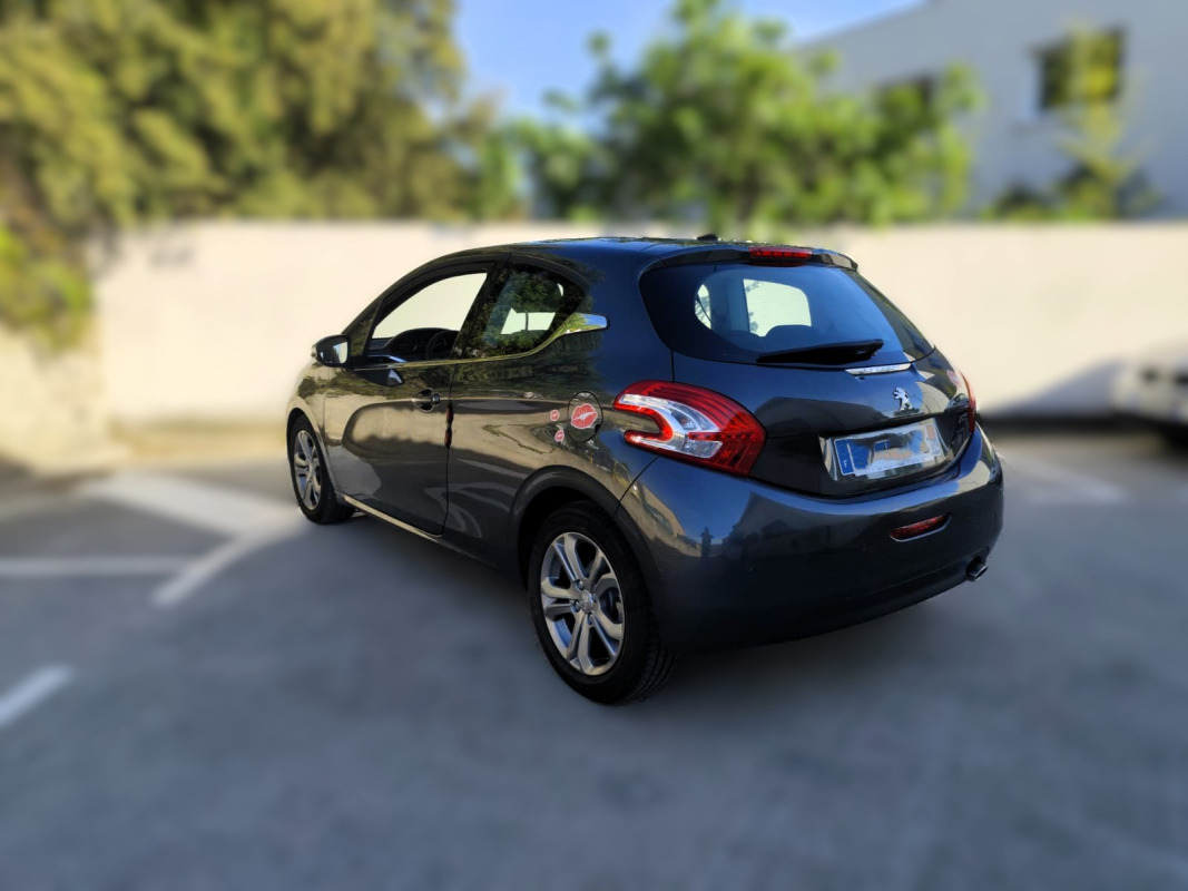 Peugeot 208 — 3