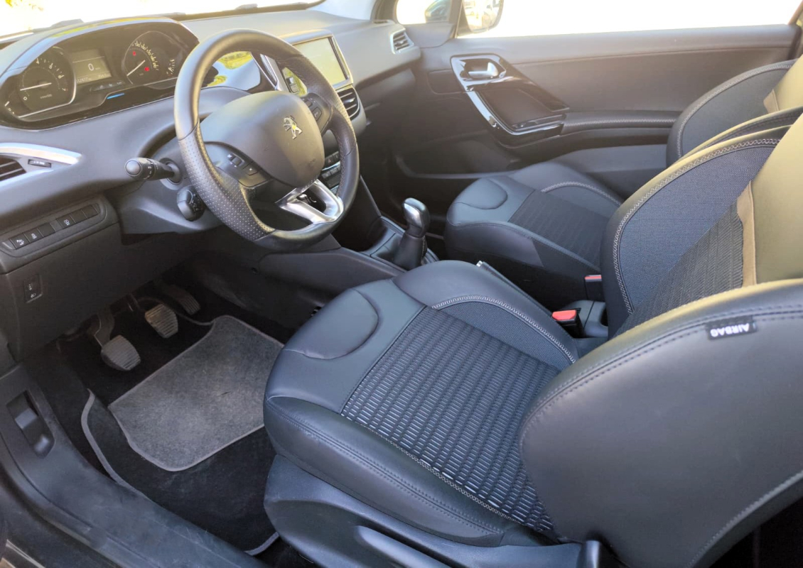 Peugeot 208 — 11