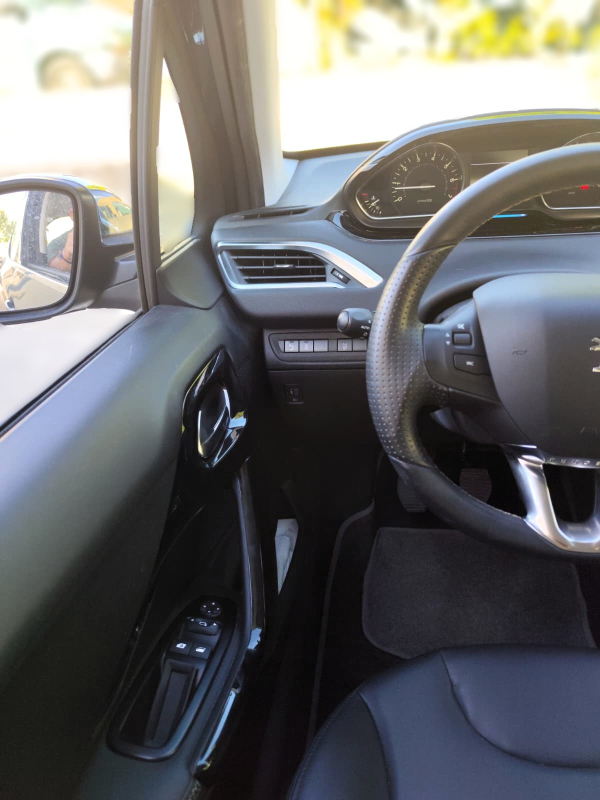 Peugeot 208 — 16