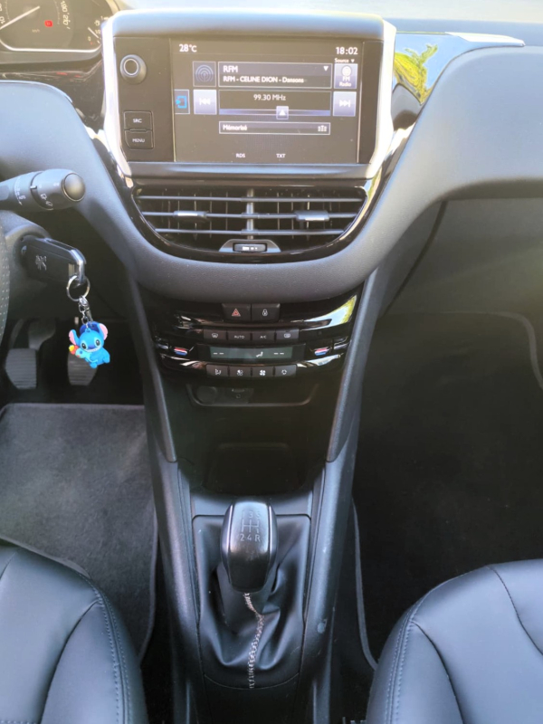 Peugeot 208 — 19