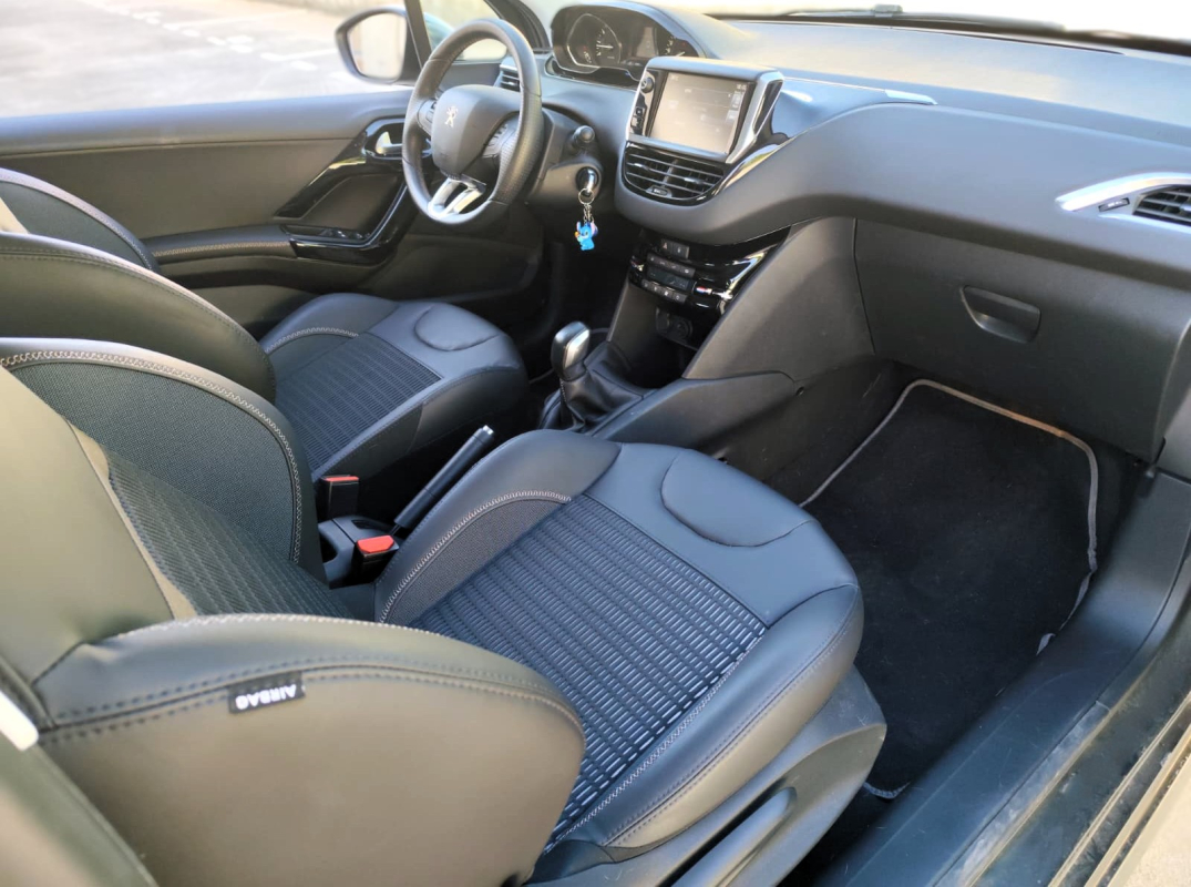 Peugeot 208 — 13
