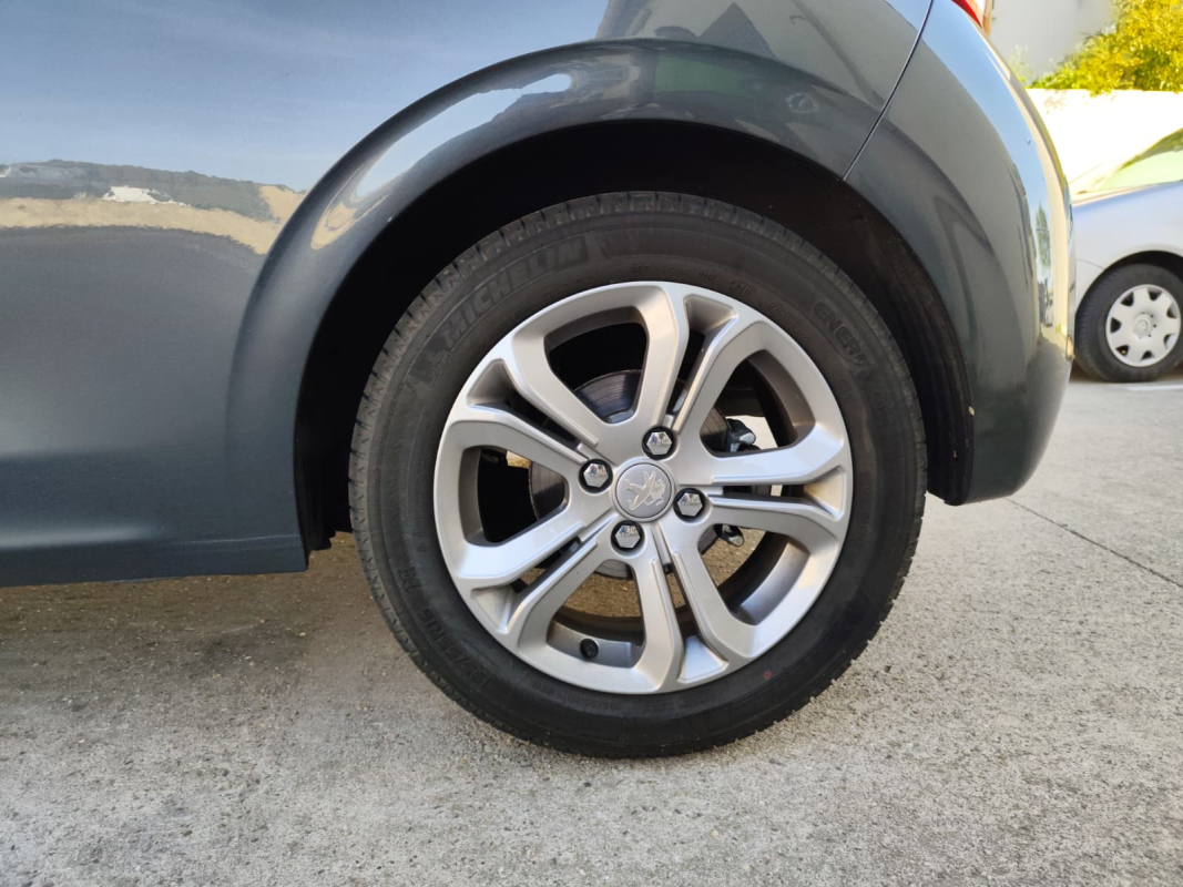 Peugeot 208 — 24