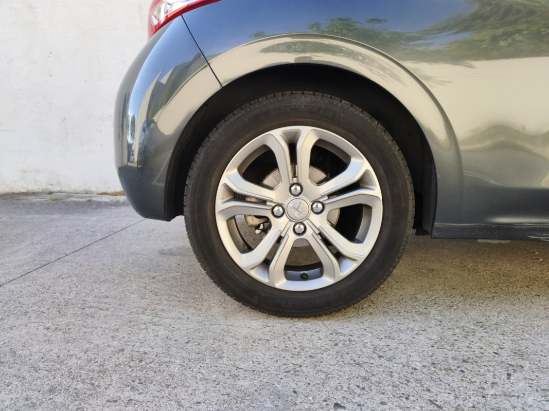 Peugeot 208 — 25