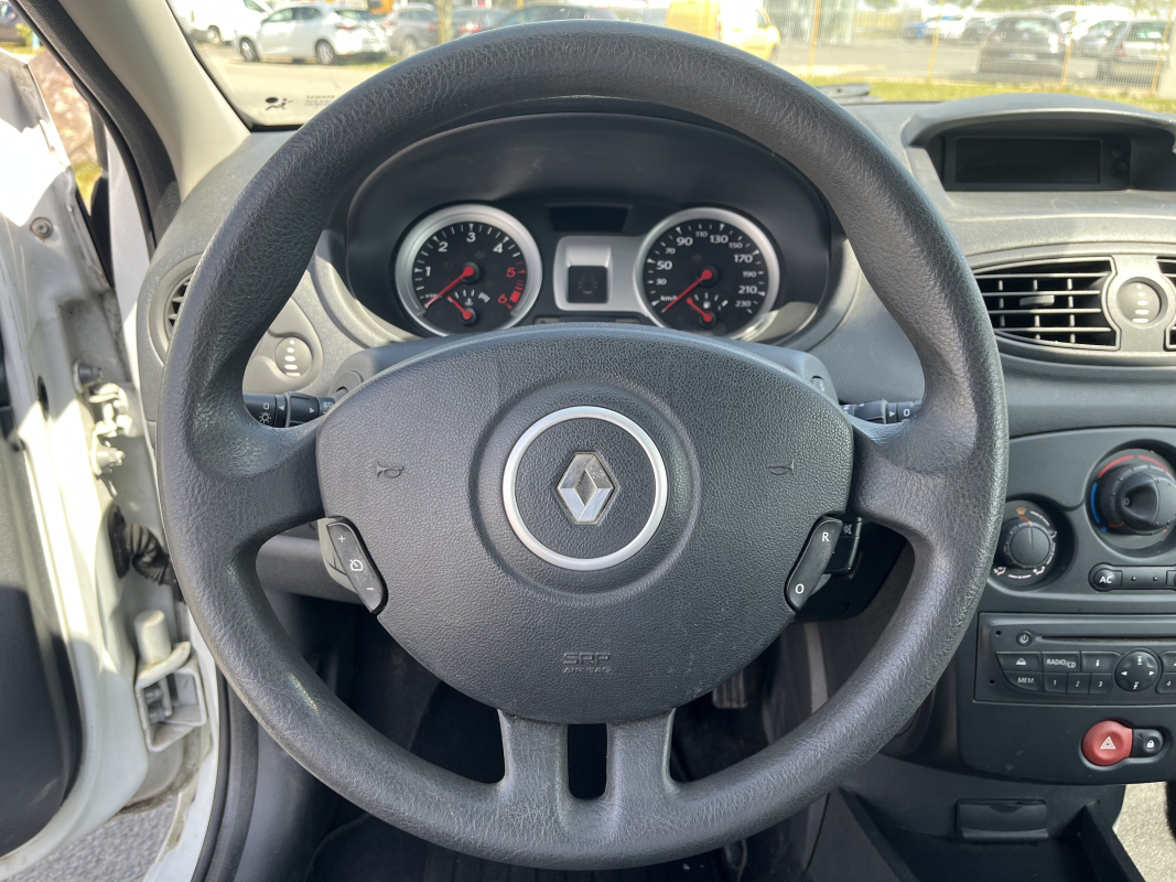 Renault Clio — 12