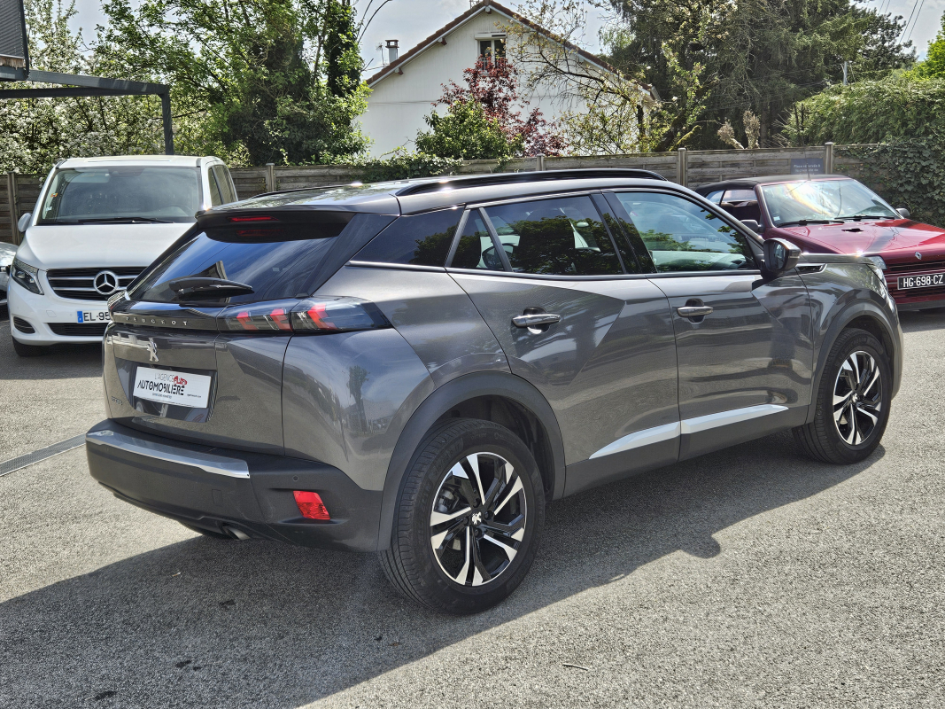 Peugeot 2008 — 8