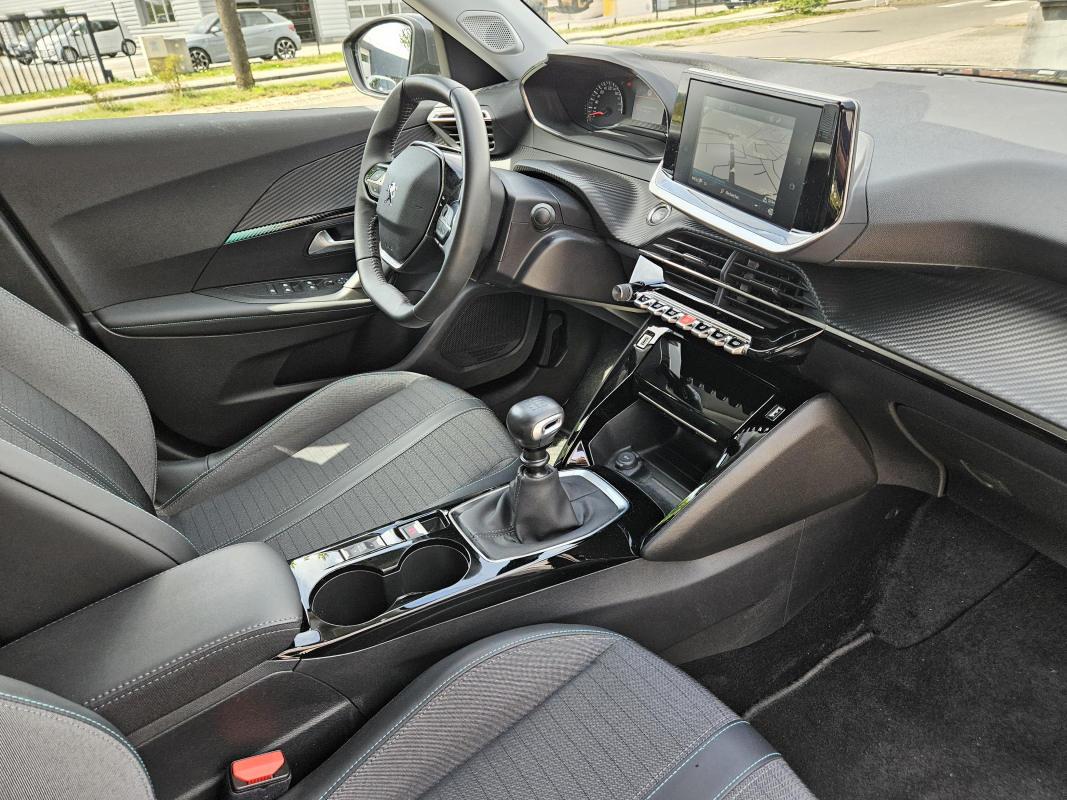 Peugeot 2008 — 12