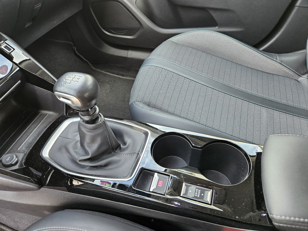 Peugeot 2008 — 21