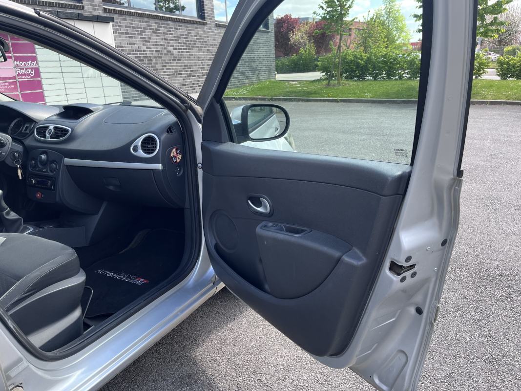 Renault Clio — 15